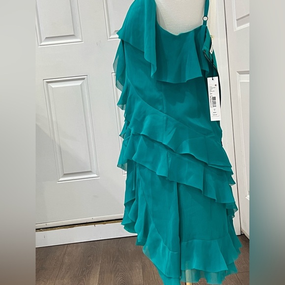 ALICE + OLIVIA
Lavinia Ruffle Dress NWT - Picture 4 of 7